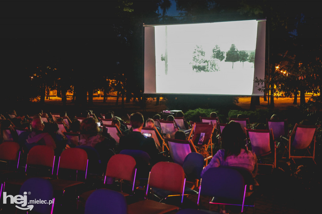 Plenerowe kino z muzyką na żywo