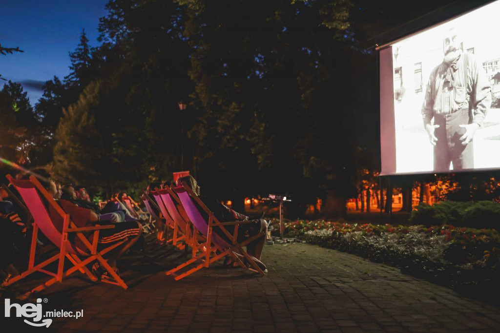 Plenerowe kino z muzyką na żywo