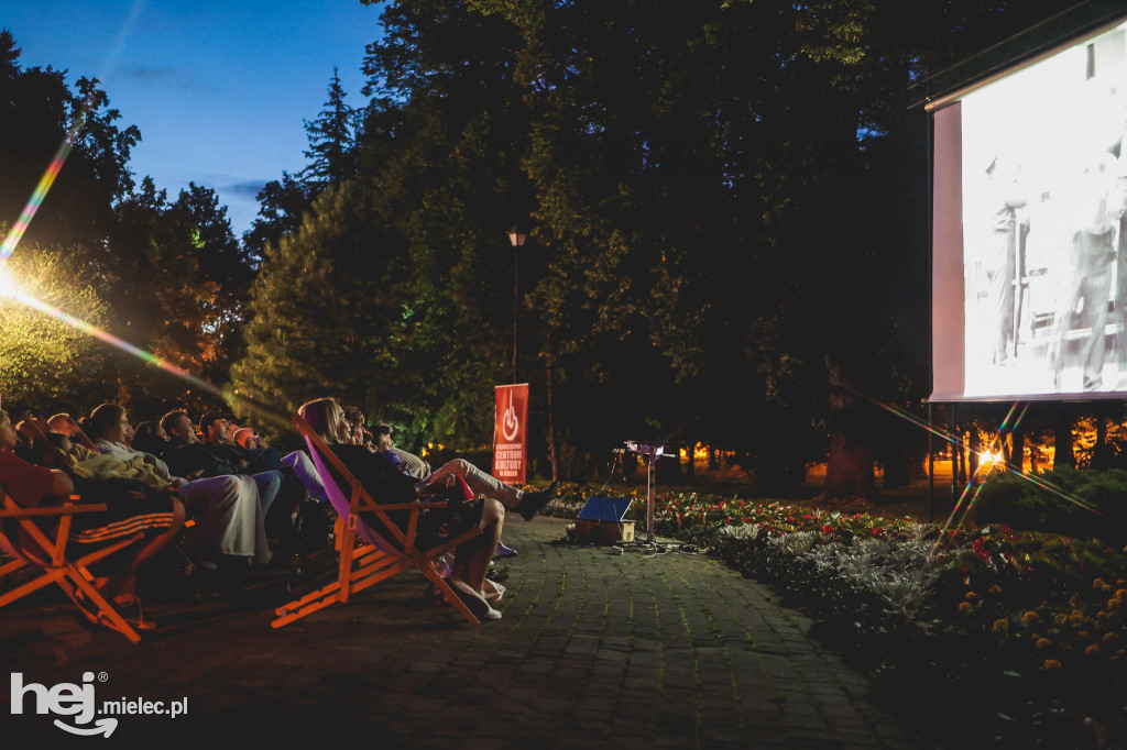 Plenerowe kino z muzyką na żywo