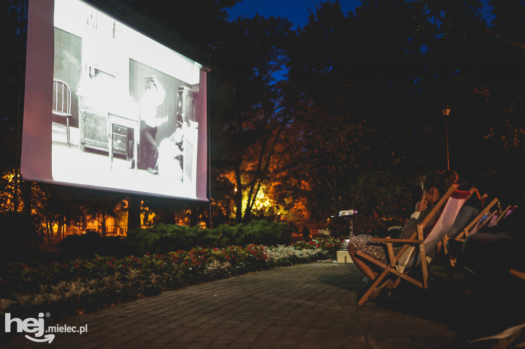 Plenerowe kino z muzyką na żywo