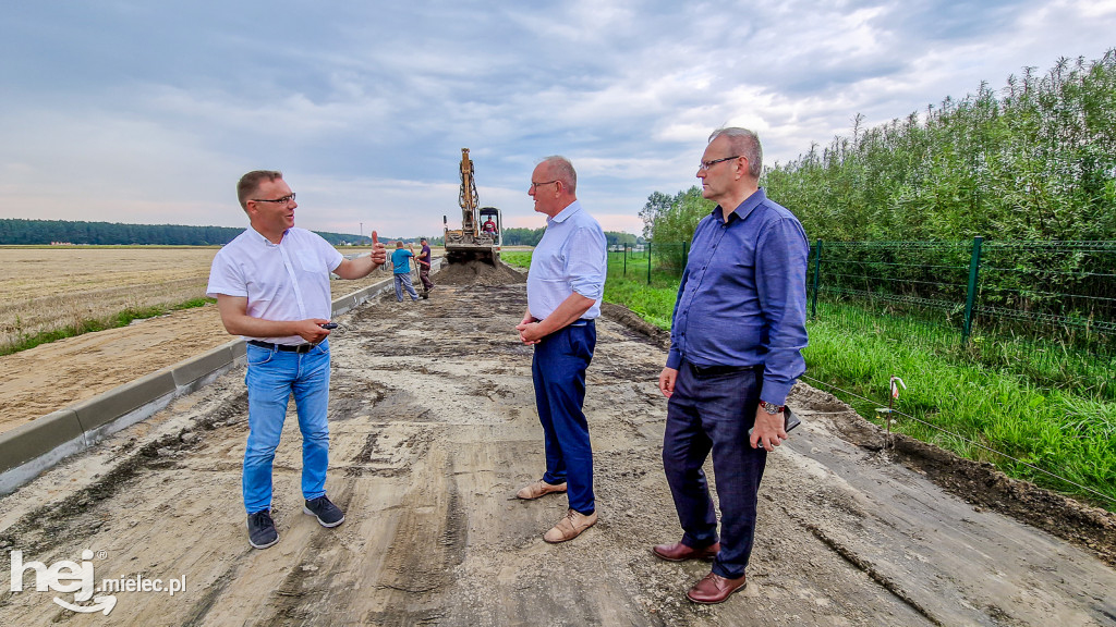 Padew buduje nowe drogi i osiedla