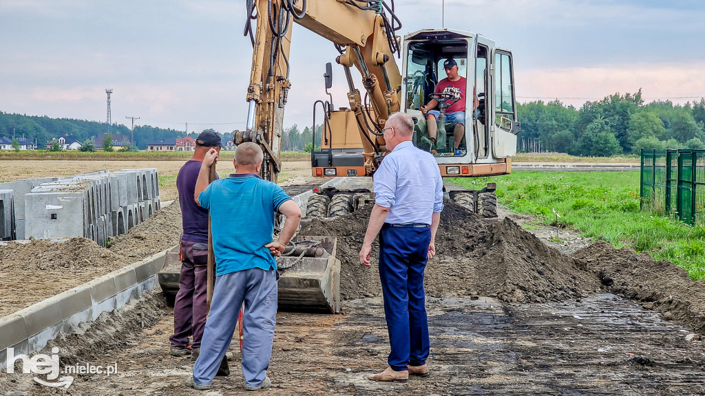 Padew buduje nowe drogi i osiedla