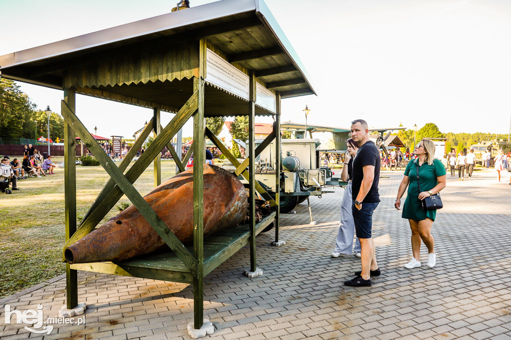 Konna kaskaderka i tłumy w Parku Blizna