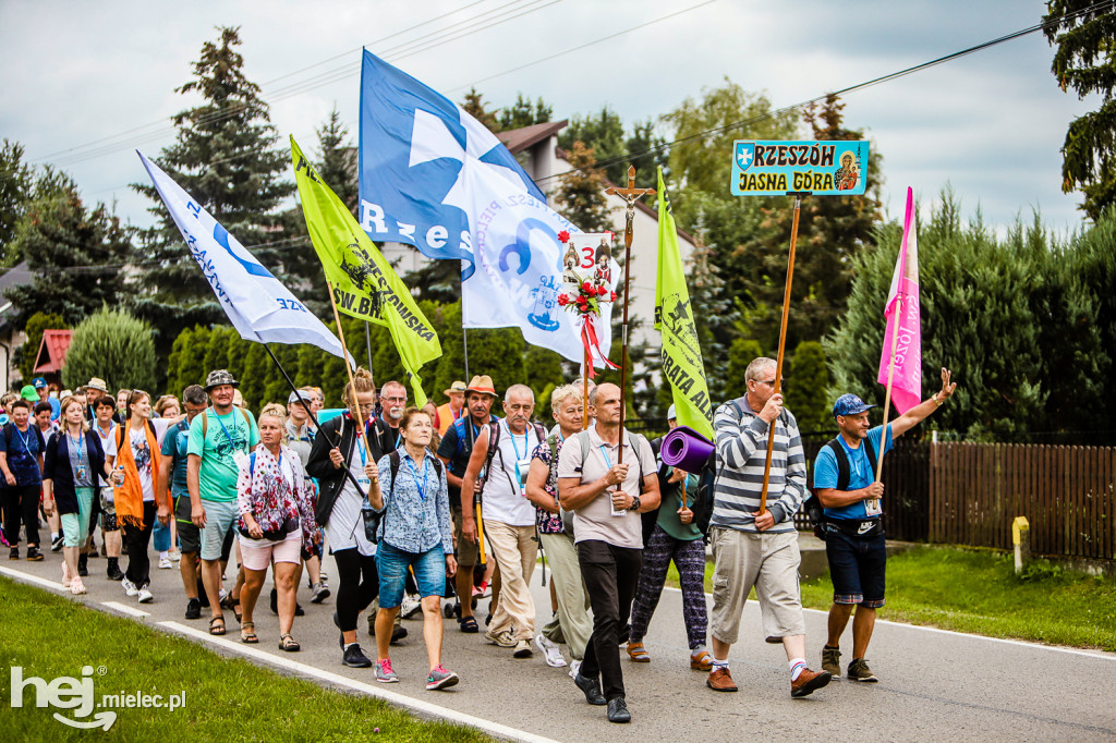 Pielgrzymi z Rzeszowa modlili się za Ojczyznę