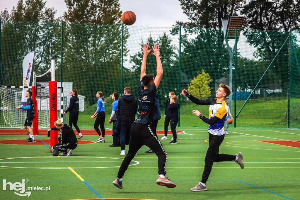 Otwarcie boiska sportowego na Bulwarach