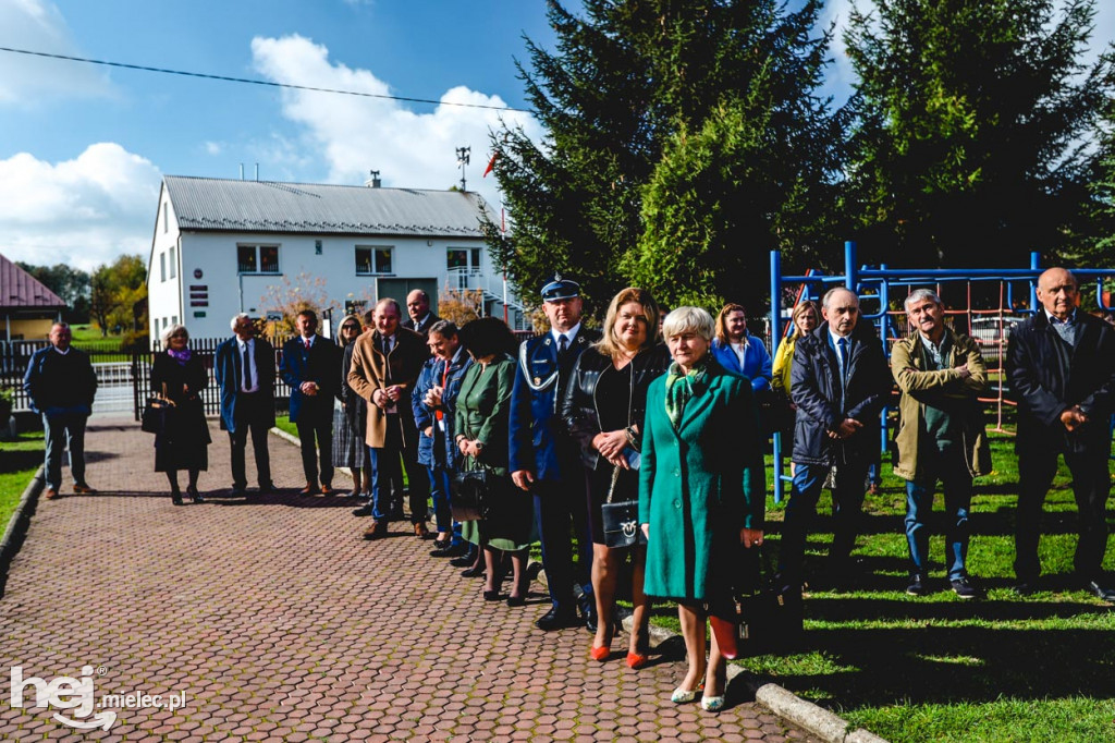 Mural kard. Stefana Wyszyńskiego w Partyni