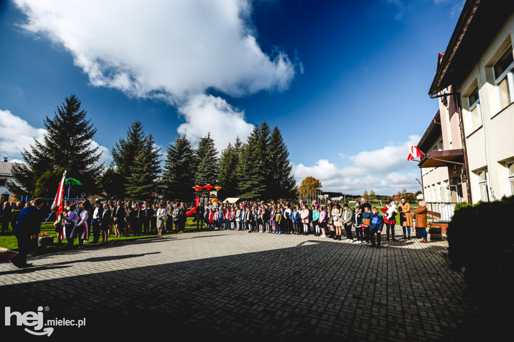 Mural kard. Stefana Wyszyńskiego w Partyni