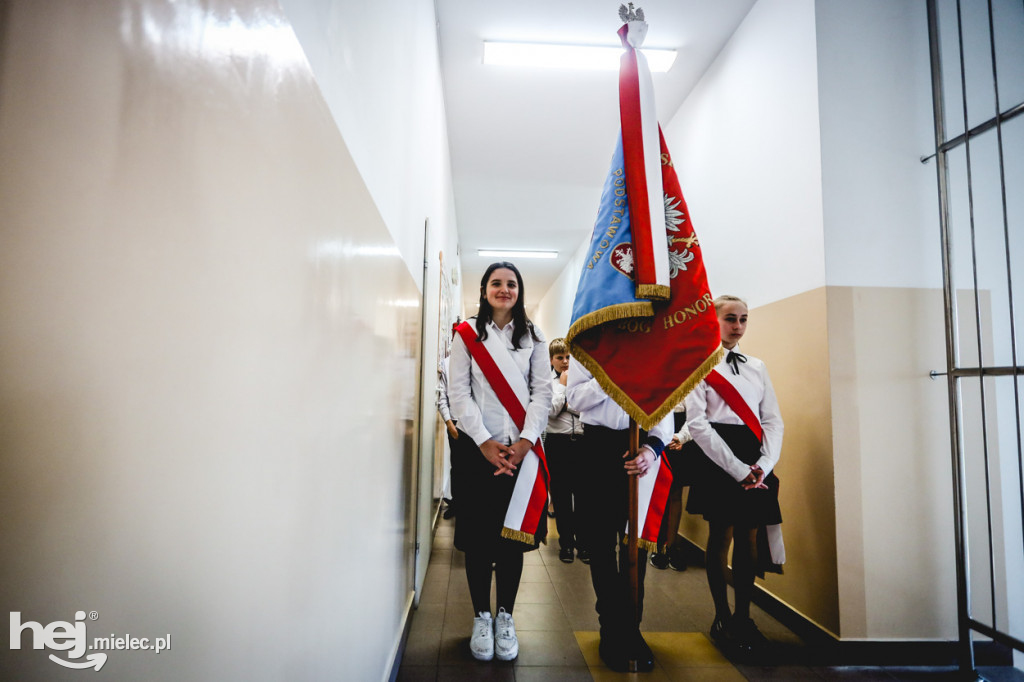 Mural kard. Stefana Wyszyńskiego w Partyni