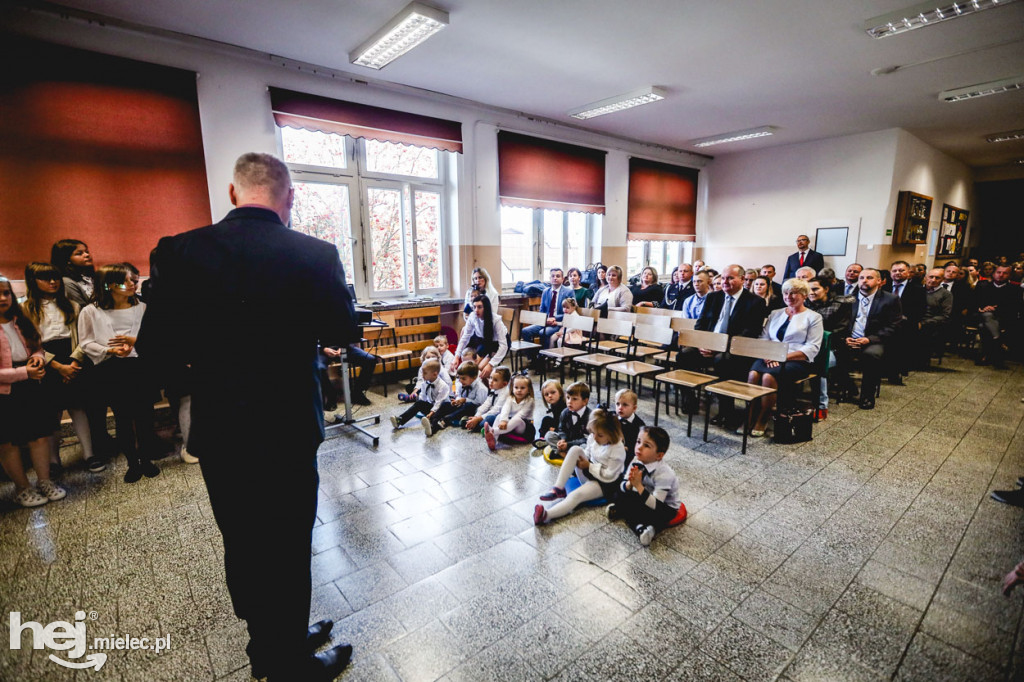 Mural kard. Stefana Wyszyńskiego w Partyni