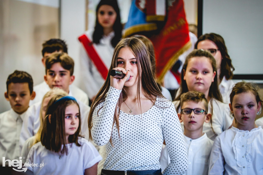 Mural kard. Stefana Wyszyńskiego w Partyni