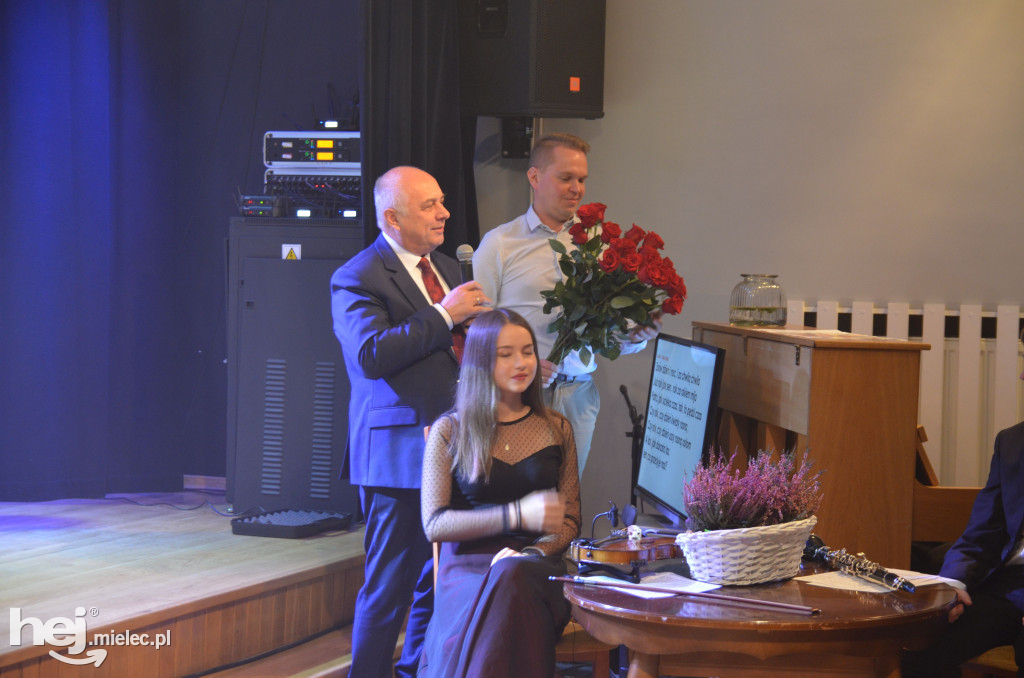 Koncert „Zakwitły Jabłonie”