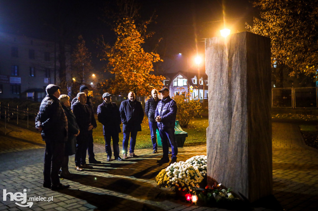 Spotkanie obywatelskie przy Pomniku Wolności