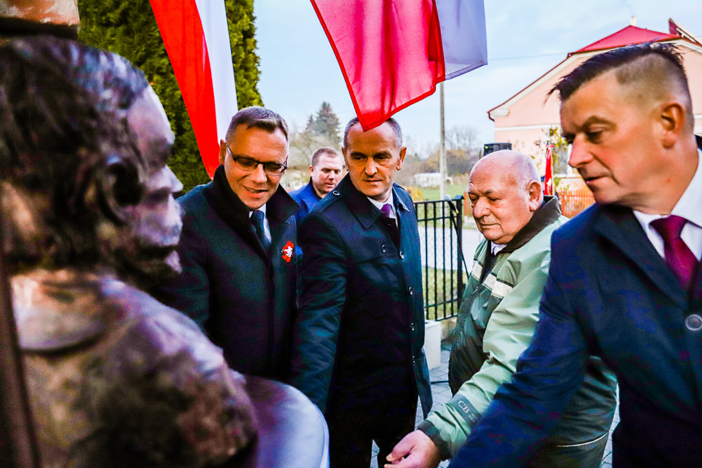 Świętowali niepodległość w miejscu urodzenia Łukasiewicza