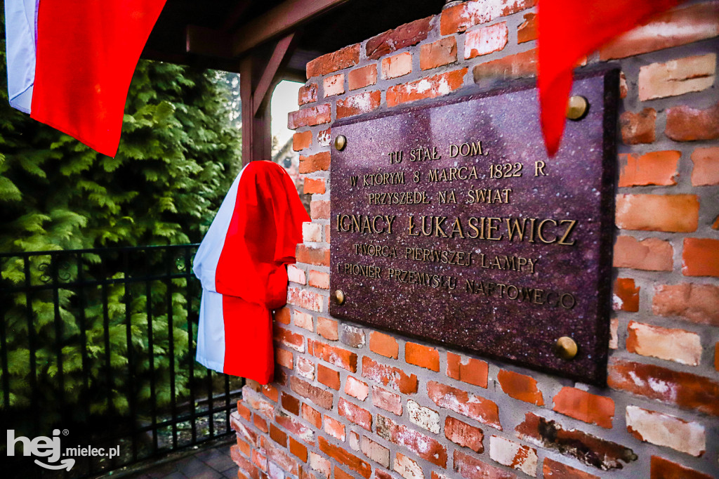 Świętowali niepodległość w miejscu urodzenia Łukasiewicza