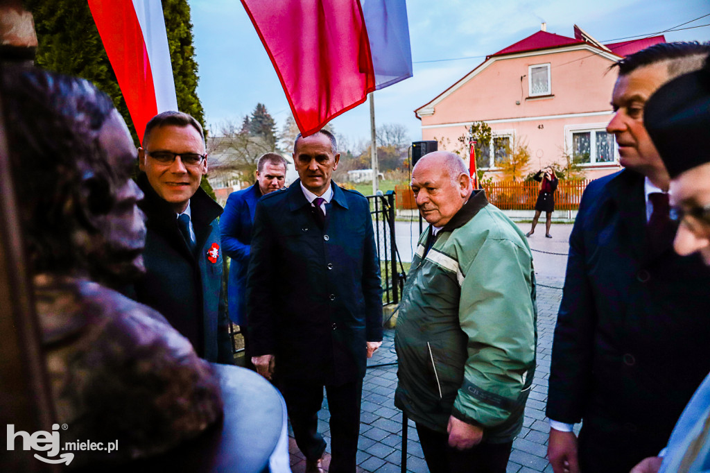 Świętowali niepodległość w miejscu urodzenia Łukasiewicza