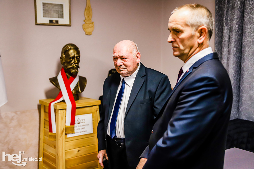 Świętowali niepodległość w miejscu urodzenia Łukasiewicza