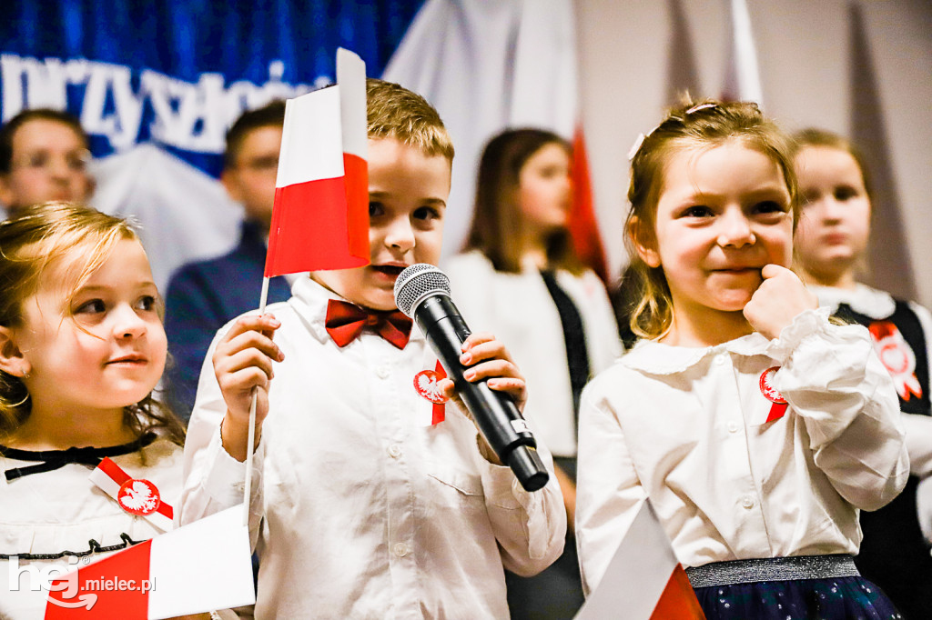 Świętowali niepodległość w miejscu urodzenia Łukasiewicza