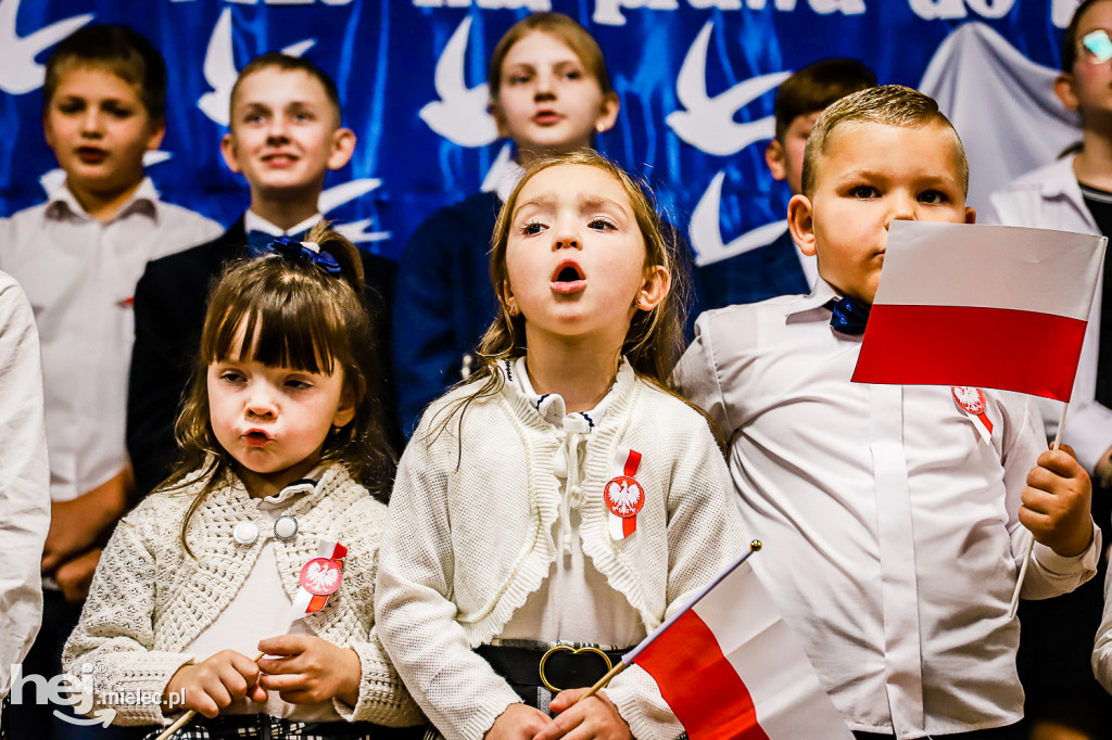 Świętowali niepodległość w miejscu urodzenia Łukasiewicza