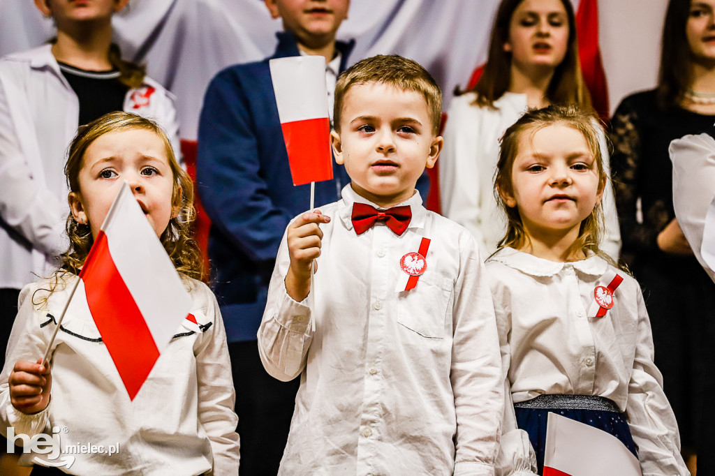 Świętowali niepodległość w miejscu urodzenia Łukasiewicza