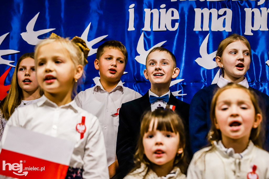 Świętowali niepodległość w miejscu urodzenia Łukasiewicza