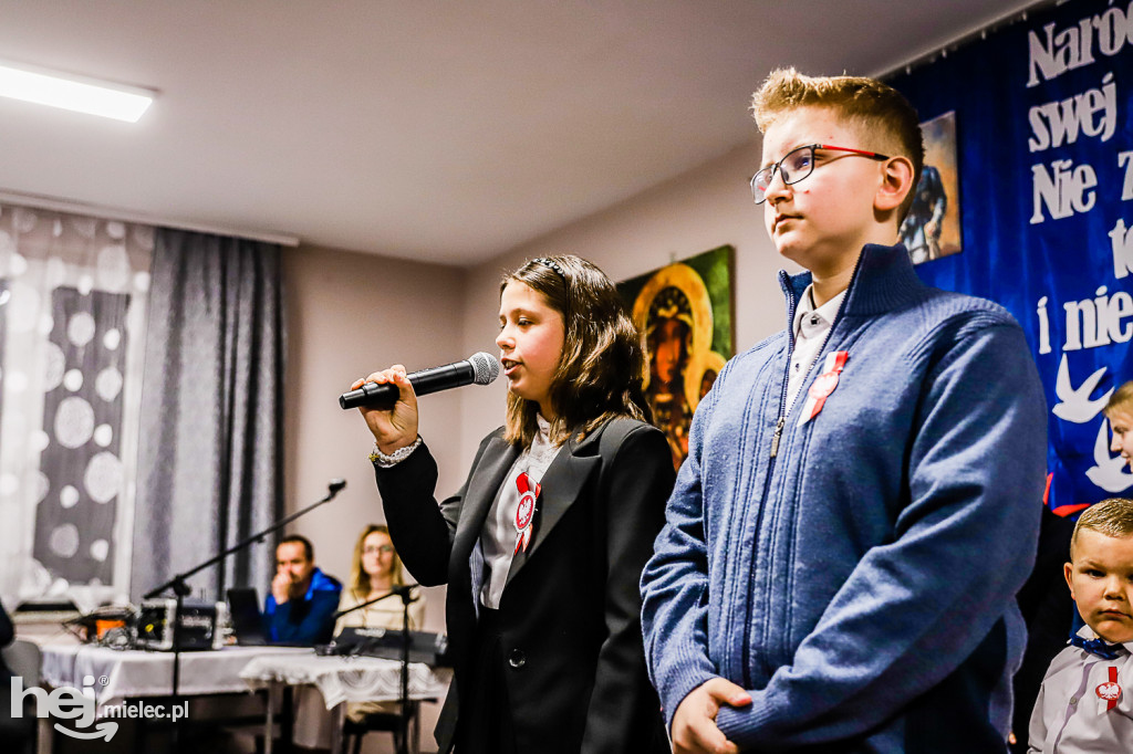 Świętowali niepodległość w miejscu urodzenia Łukasiewicza
