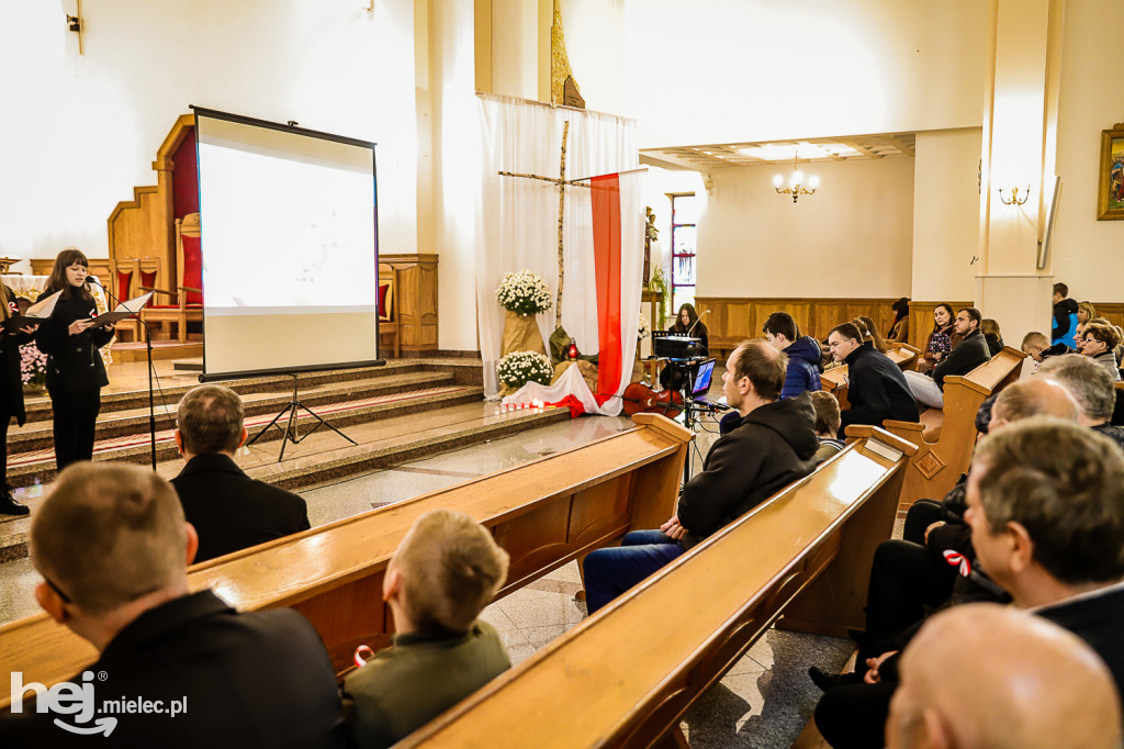 Patriotyczna i dobroczynna niedziela w Rzochowie