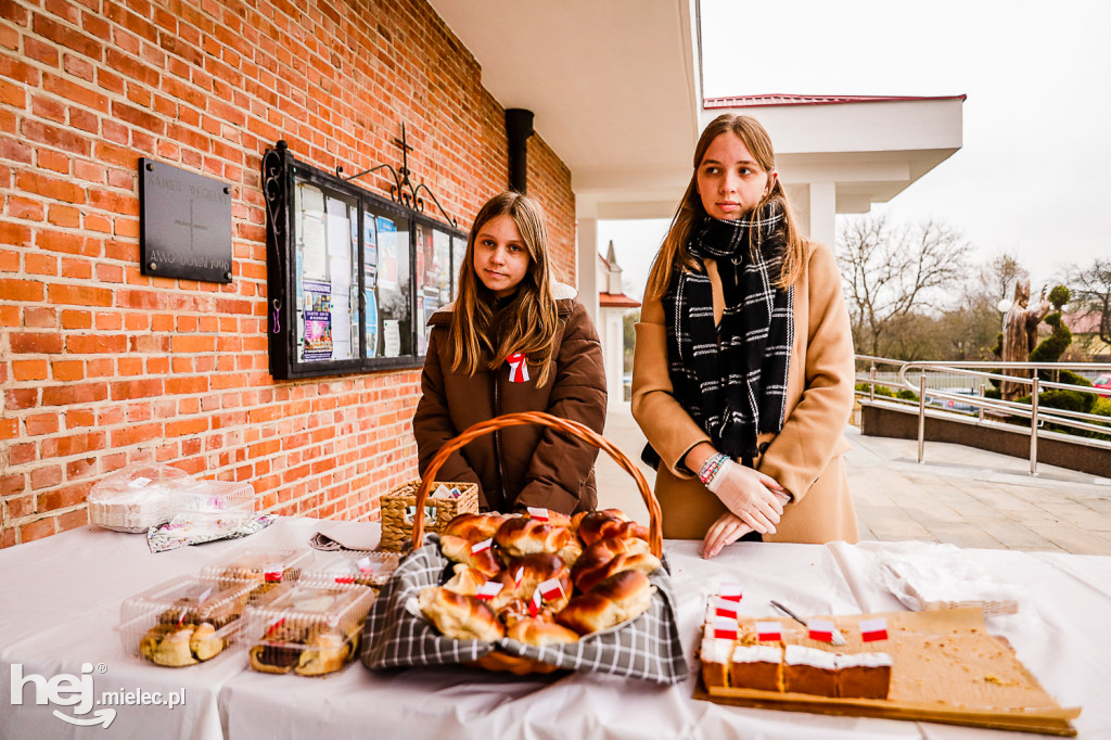 Patriotyczna i dobroczynna niedziela w Rzochowie