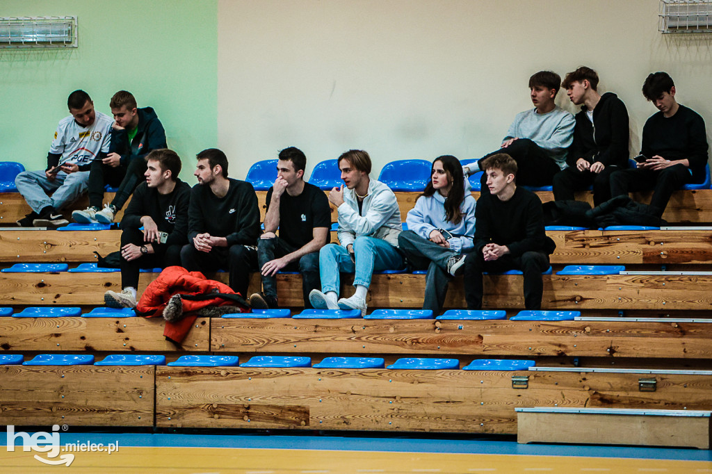 KF STAL MIELEC – WISŁA OPATOWIEC