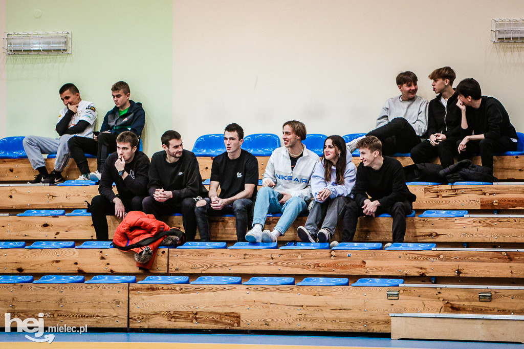 KF STAL MIELEC – WISŁA OPATOWIEC
