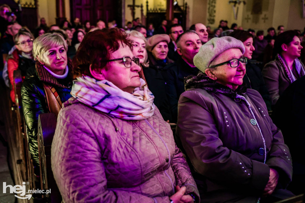 Głośne i barwne kolędowanie w Przecławiu