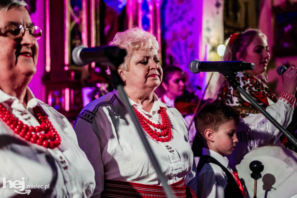 Głośne i barwne kolędowanie w Przecławiu