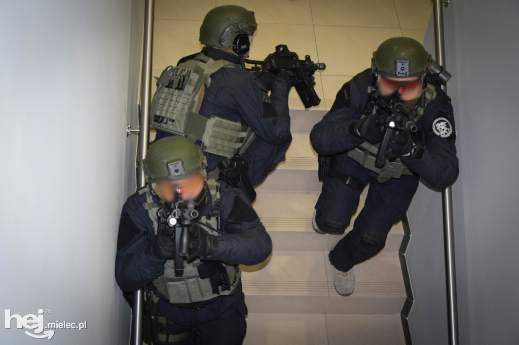 Ćwiczenia policji w Jasionce