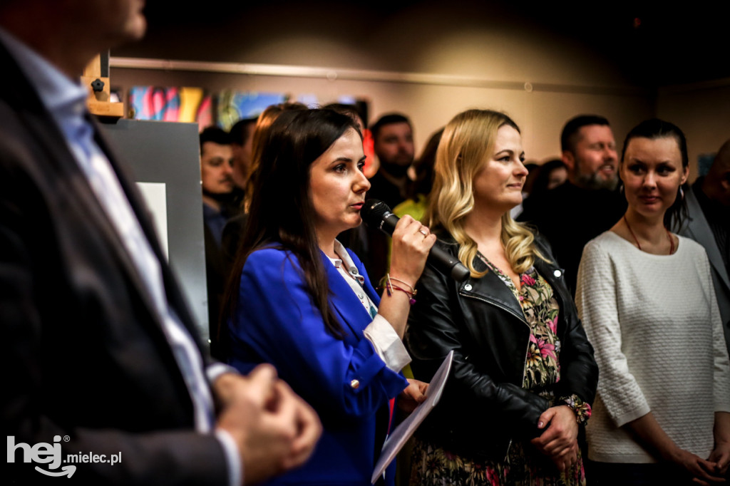 Wystawa malarstwa Maćka Wieczerzaka