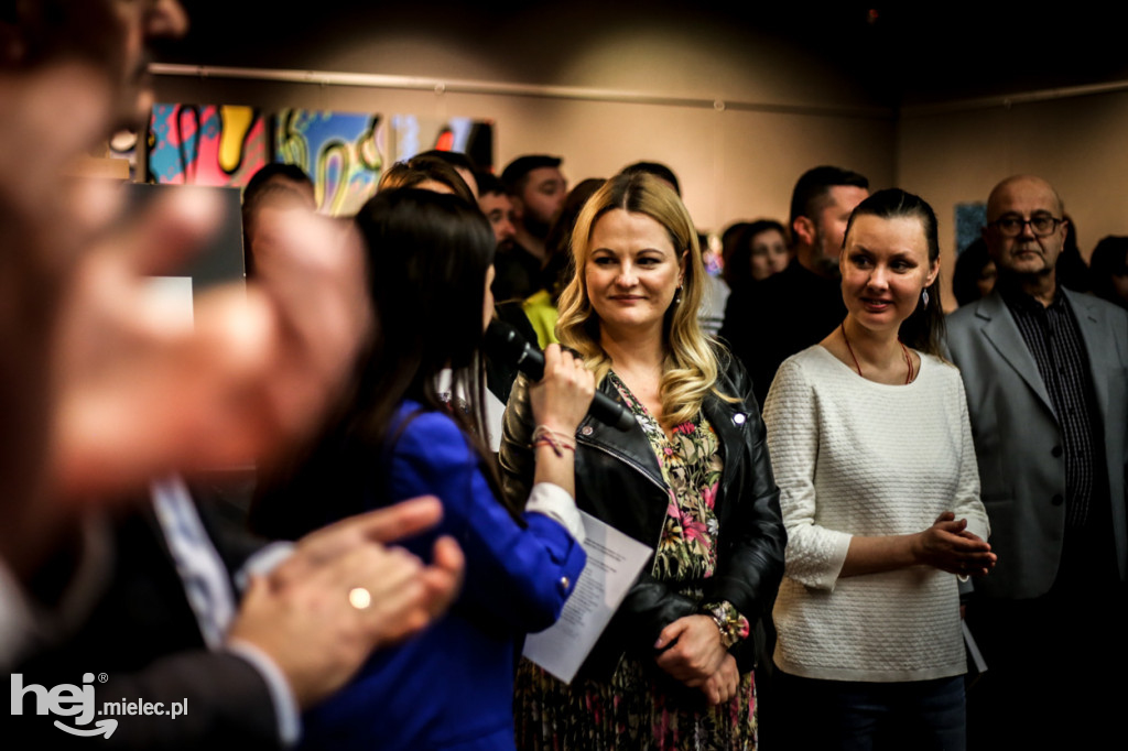 Wystawa malarstwa Maćka Wieczerzaka