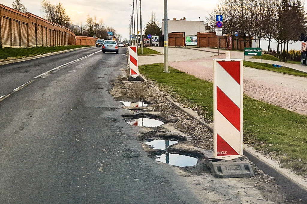 Wyrwa na wjeździe do Mielca