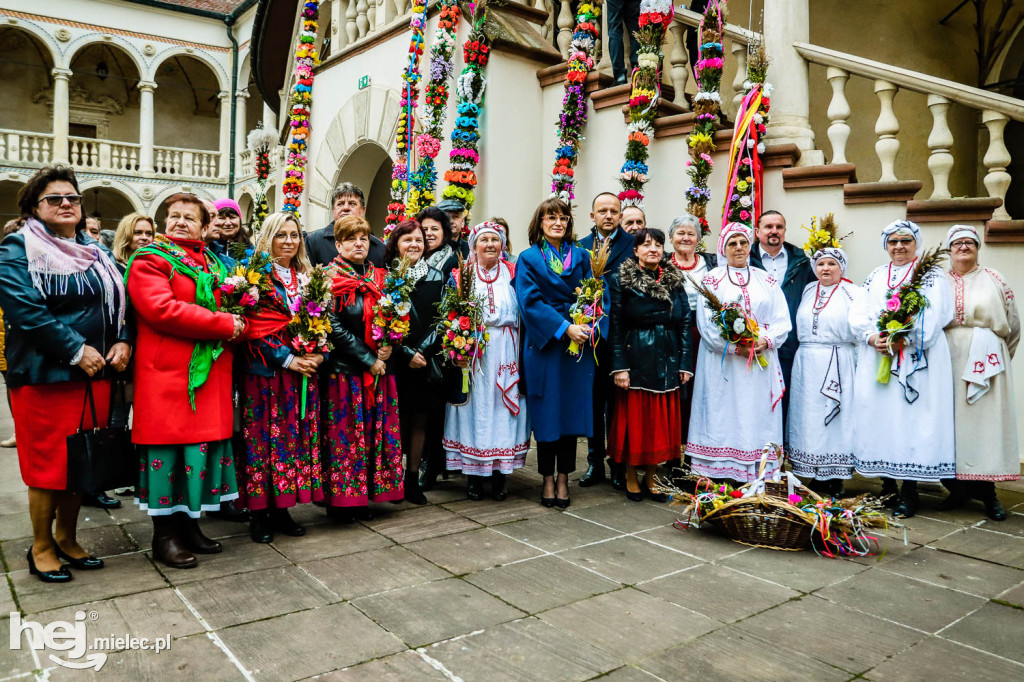 Kolorowa Wielkanoc z Zamkiem Baranów
