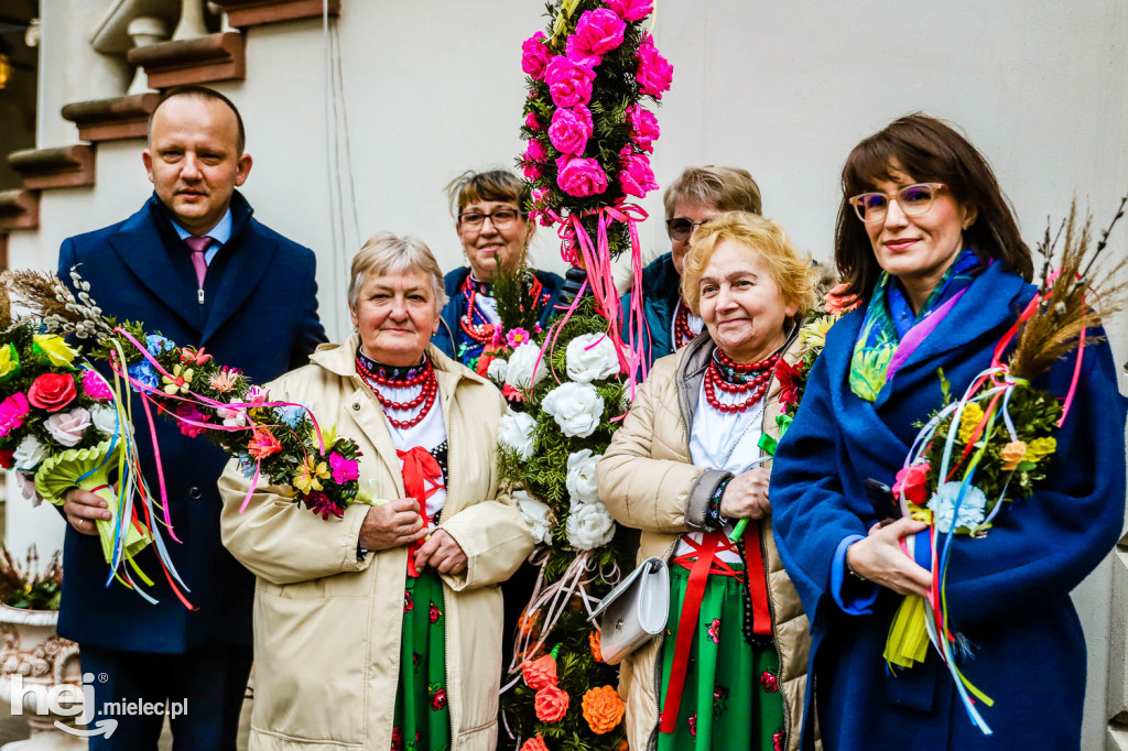 Kolorowa Wielkanoc z Zamkiem Baranów