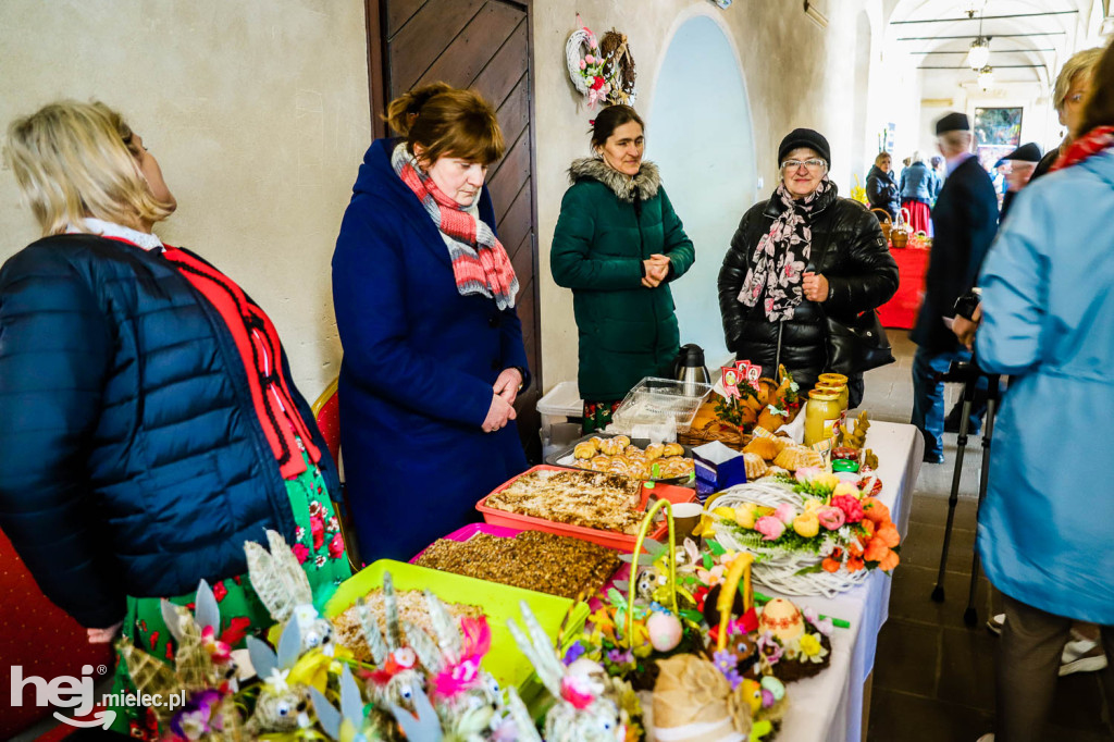 Kolorowa Wielkanoc z Zamkiem Baranów