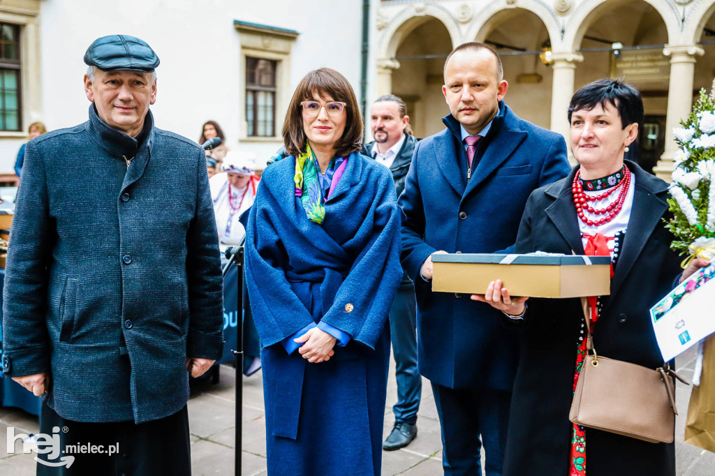 Kolorowa Wielkanoc z Zamkiem Baranów
