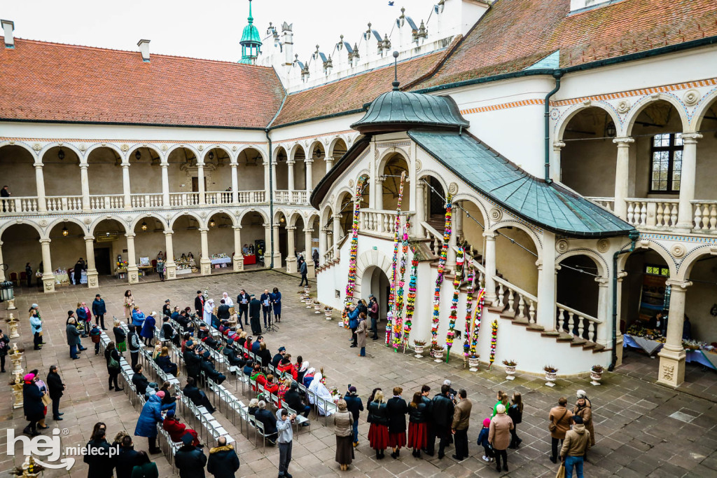 Kolorowa Wielkanoc z Zamkiem Baranów