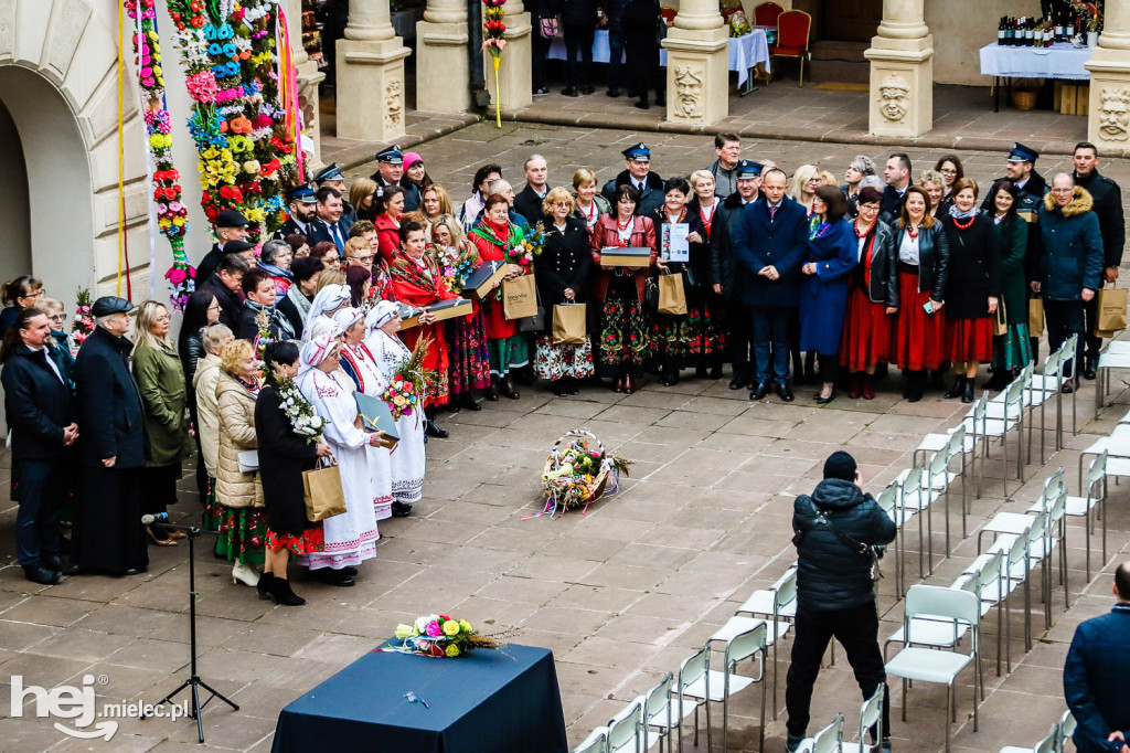 Kolorowa Wielkanoc z Zamkiem Baranów