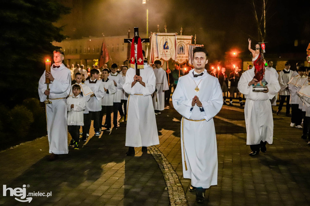 Jezus zmartwychwstał! W kościołach tłumy!