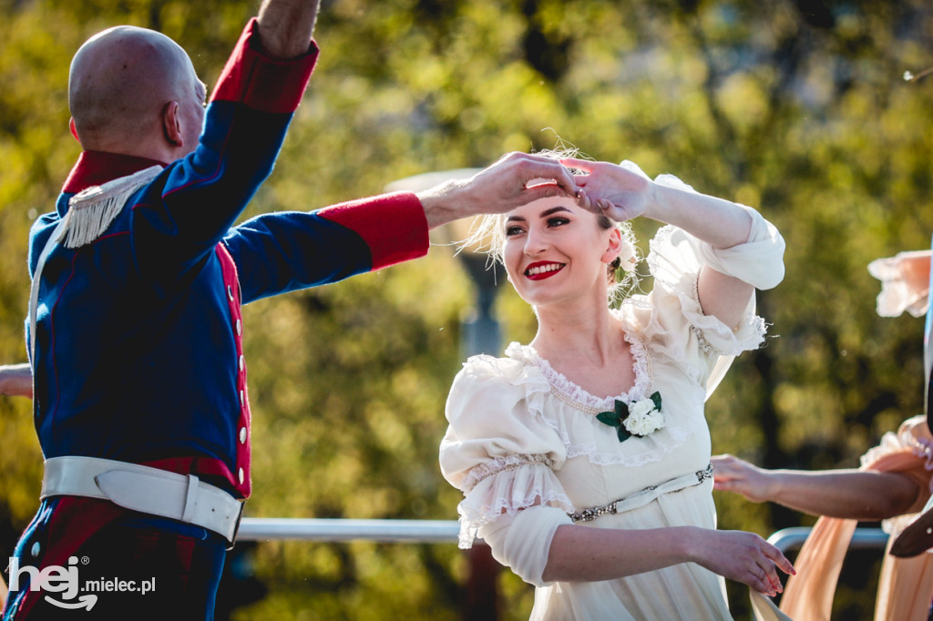 Majówka z folklorem. Rzeszowiacy na Górce