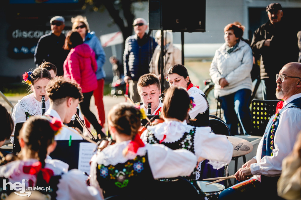 Majówka z folklorem. Rzeszowiacy na Górce