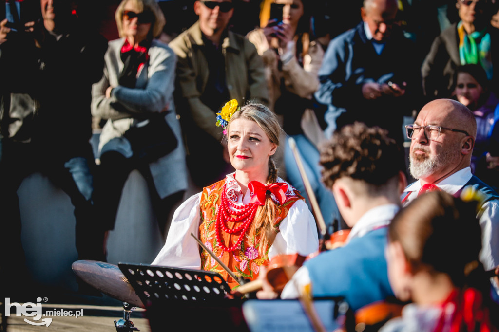 Majówka z folklorem. Rzeszowiacy na Górce