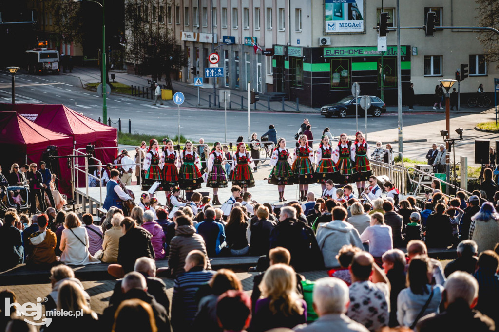 Majówka z folklorem. Rzeszowiacy na Górce
