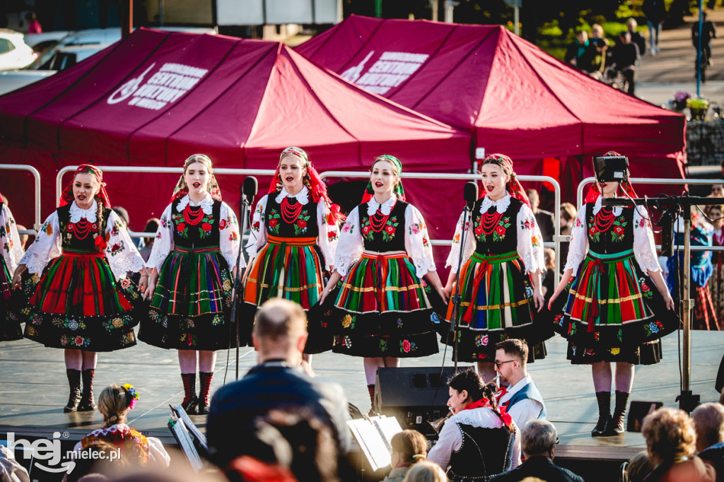 Majówka z folklorem. Rzeszowiacy na Górce