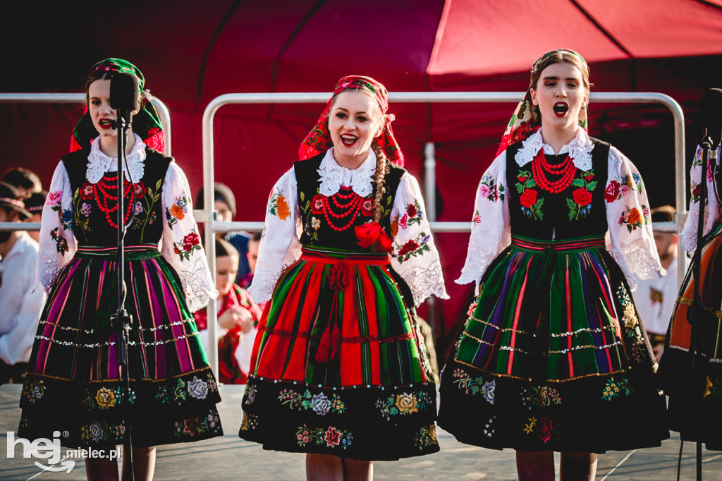 Majówka z folklorem. Rzeszowiacy na Górce