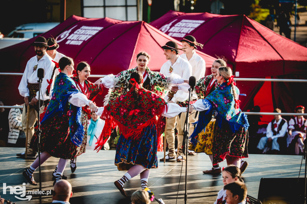 Majówka z folklorem. Rzeszowiacy na Górce