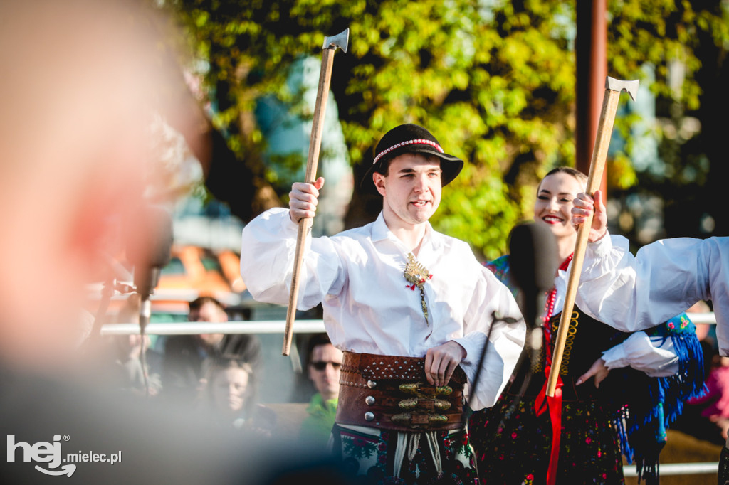 Majówka z folklorem. Rzeszowiacy na Górce